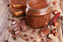 Nussnugat-Brotaufstrich mit Kaffeegeschmack