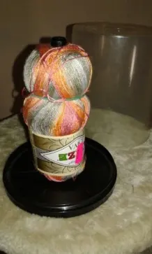 Wollknäuelhalter - alte DVD-Spindel wiederverwenden