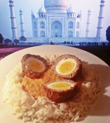 Nargisi: Indische Hackbällchen mit Ei in Joghurtsoße