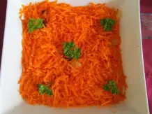Einfacher Möhrensalat mit Naturjoghurt