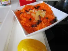 Einfacher Möhrensalat mit Naturjoghurt