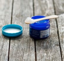 Vaseline gegen verschmutzte Hände