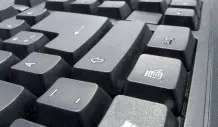 Tastatur reinigen mit Druckspray