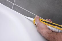 Perfekte Silikonfuge für Bad, Küche und Fußböden