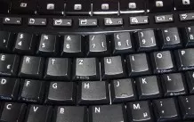Verschmutzte Tastatur reinigen