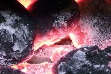 Grillen mit Holzkohle - einfach Feuer machen