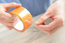 Klebereste von Holz entfernen