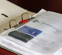 Handbücher/Anleitungen vor Verschmutzung schützen