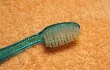 Hygienische Zahnbürsten mit Gebissreiniger