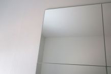Aufgeklebte Spiegelfliesen sauber entfernen
