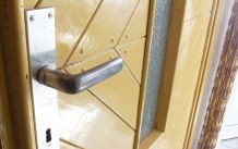 Unsichere Türen sichern, einfach und preiswert