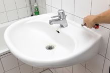 Schimmel im Bad auf Silikonfuge