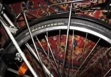 Fahrradmantel ohne Spezialwerkzeug abmachen