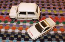 Mit dem Auto einparken: Übung mit dem Spielzeugauto macht den Meister