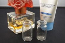 Parfum/Creme auf Reisen in kleine Fläschchen umfüllen