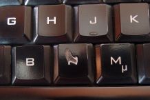 Abgenutzte unleserliche Tasten auf Notebook, Handy o-ä.