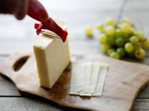 Kartoffelschäler als Käsehobel