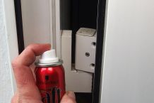 Haarspray gegen quietschende Türen