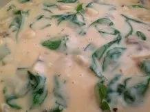 Linguine in cremiger Käse-Pilz-Spinat-Soße - vegetarisch