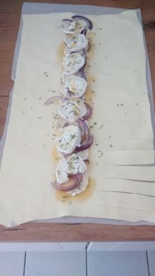 Lecker & schnell gemacht: Ziegenkäse-Thymian-Honig-Zopf