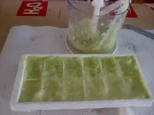 Überreiche Bauerngurken-Ernte für Gazpacho verwerten