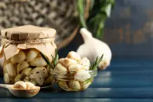Knoblauch einlegen und haltbar machen