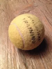 Selbst massieren mit Tennisball