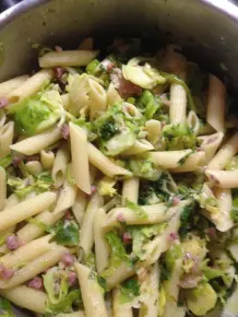 Speckrosenkohl-Pasta mit Parmesan