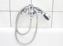 Superschnell Dusch- und Badewannenarmatur reinigen