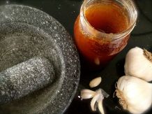 Knoblauch-Honig-Paste gegen Akne und Warzen