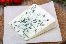 Salzkartoffeln mit Schinken und Roquefortkäse-Soße