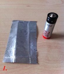 Feuer machen mit Batterie und Kaugummipapier