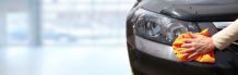 Kunststoffteile am Auto auffrischen
