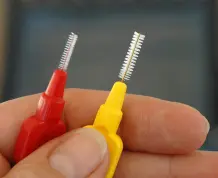 Ohrstecker-Verschlüsse reinigen