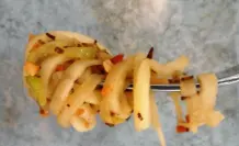 Zucchinispaghetti mit Rosmarin-Mandel-Butter