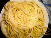 Zucchinispaghetti mit Rosmarin-Mandel-Butter
