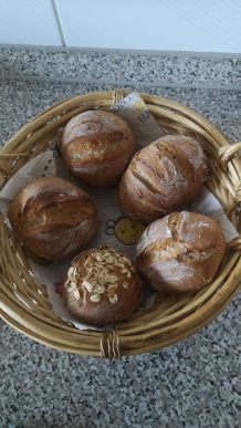 Einfache Dinkelbrötchen