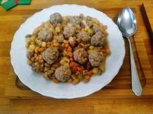 Bohnensuppe mit frischen Hackfleischbällchen