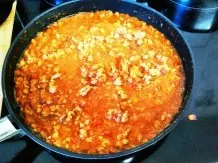 Spaghetti mit Tomatenfleischsoße (Spaghetti Bolognese)