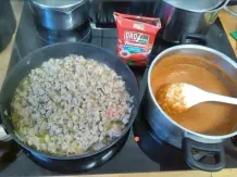 Spaghetti mit Tomatenfleischsoße (Spaghetti Bolognese)