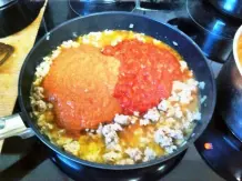 Spaghetti mit Tomatenfleischsoße (Spaghetti Bolognese)