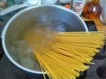 Spaghetti mit Tomatenfleischsoße (Spaghetti Bolognese)
