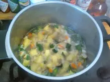 Gebundene Gulaschsuppe