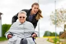 Alten Leuten Gesellschaft leisten