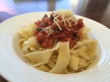 Linsen-Ragout mit Bandnudeln