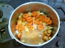 Möhrensuppe mit Putenfleischeinlage