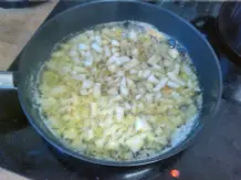 Putenleberragout mit angerösteten Apfelscheiben