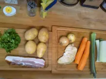 Linsensuppe mit Hackfleischklöße und Gemüse