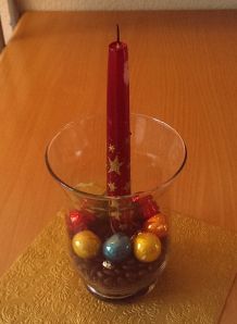 Kaffee und Kugeln: Deko im Advent