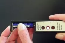 Batterien vorm Entsorgen nachmessen